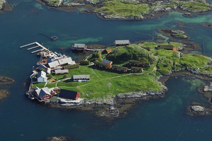 Norvège, More Og Romsdal, Ile de pêcheurs au sud de Kristiansund (vue aérienne)