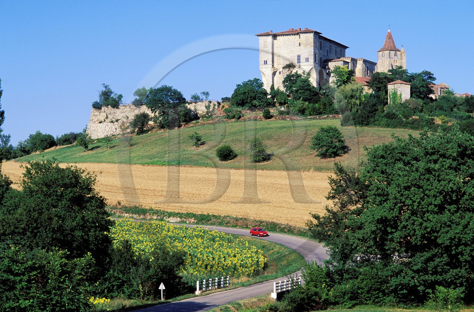 France, Gers (32), village de Lavardens au nord d'Auch dominé par son château