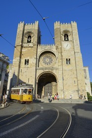 Portugal, Lisbon, Alfama district, tramway along the Largo da Se and Se Patriarcal Cathedral in the background
