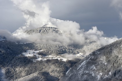 France, Haute-Savoie (74), Nancy-sur-Cluses dans la Chaine de montagne des Aravis