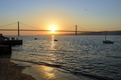 Portugal, région de Lisbonne, commune d'Almada au lieu dit Ponto Final sur la rive sud du Tage, le pont du 25 de Abril