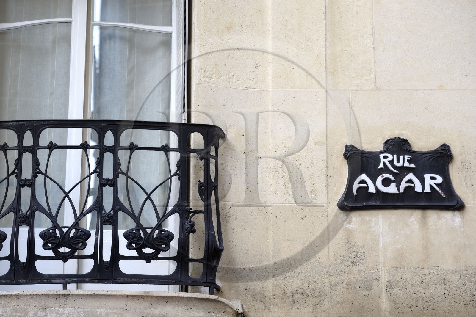 France, Paris (75), immeuble de l'ensemble dit de la rue Moderne autour de la rue Agar de style Art Nouveau par Hector Guimard