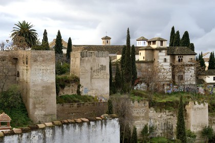 Espagne, Andalousie, Grenade, l'ancien quartier arabe de l' Albayzin classé Patrimoine Mondial de l'UNESCO, les remparts de la vieille ville