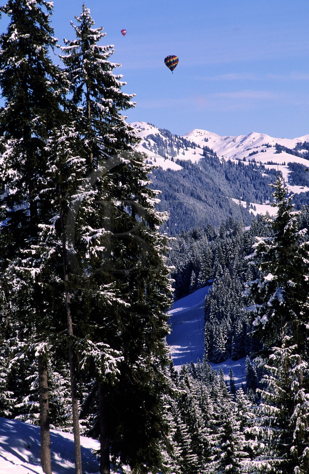 Switzerland, region of Bern (Bernese Oberland), Saanenland, Gstaad, Montgolfier and landscape covered with snow