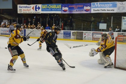 France, Haute-Savoie (74), Morzine, match de hockey sur glace du Hockey Club Morzine-Avoriaz appelé les Pingouins
