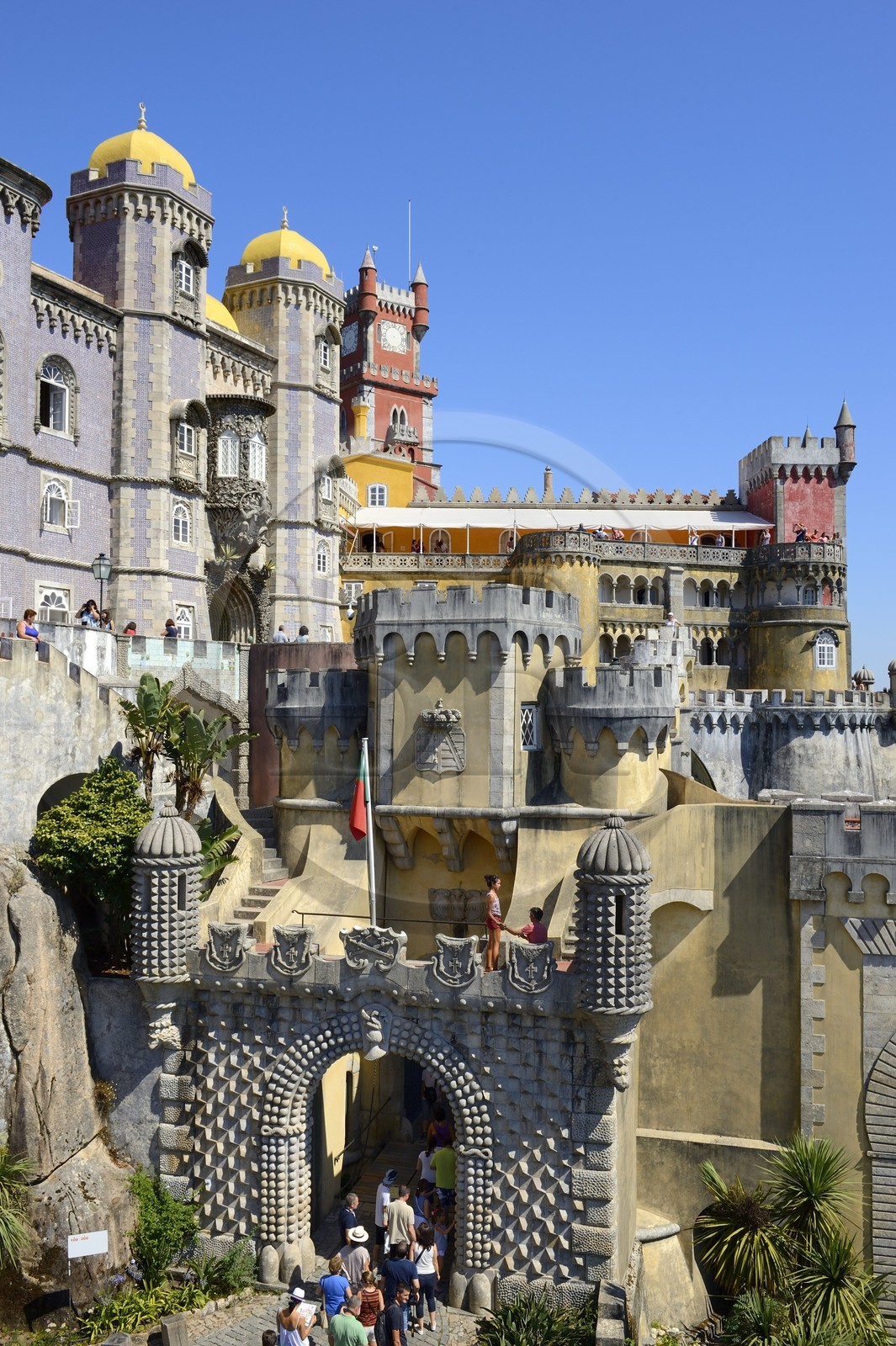 Portugal, région de Lisbonne, Sintra, le Palais national de Pena (Palacio Nacional da Pena) classé Patrimoine Mondial de l'UNESCO, la porte principale