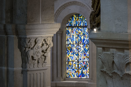 France, Saône-et-Loire (71), Autun, la cathédrale Saint-Lazare, un des chapiteaux historiés ornent les colonnes de la nef centrale, la Fuite en Egypte