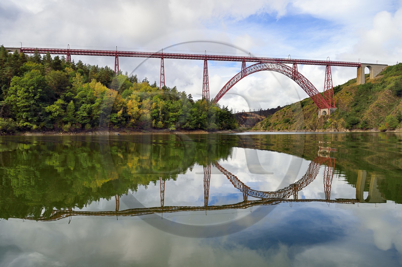 France, Cantal (15),les gorges de la Truyère, viaduc de Garabit des ingénieurs Léon Boyer pour la conception et Gustave Eiffel pour la réallisation
