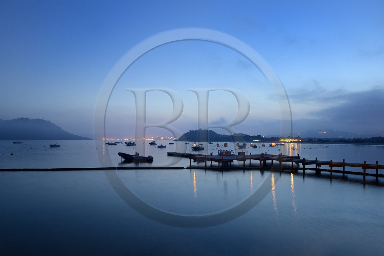 France, Corse-du-Sud (2A), Golfe de Porto Vecchio, la jetée du Grand Hotel Cala Rossa