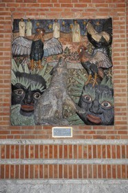 Norvège, Oslo, l'hôtel de Ville (Radhuset), bas-reliefs représentant les mythes vikings