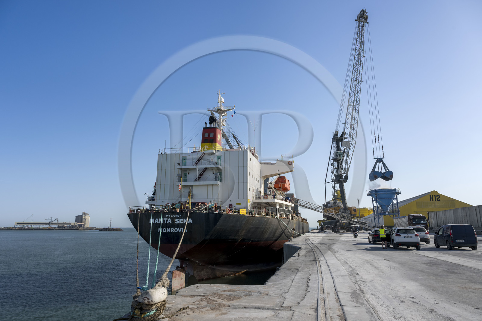 France, Charente-Maritime (17), La Rochelle, le Port Atlantique La Rochelle, port de commerce La Pallice, déchargement d'un cargo sur les quais du mole d'escale