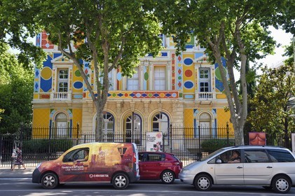 France, Var (83), Toulon, Centre d'Art de l'Hotel des Arts, décors peints sur facade par l'artiste Alexandre Benjamin Navet