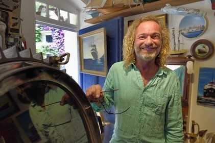 France, Var, Saint-Tropez, place de l'Ormeau, La Vieille Mer marine antiques store, Walter Wolkowicz Marine Antiquarian