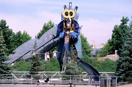 France, Paris (75), La Villette, Cité des Sciences et la Cité de la Musique par l'architecte Christian de Portzamparc, aire de jeux