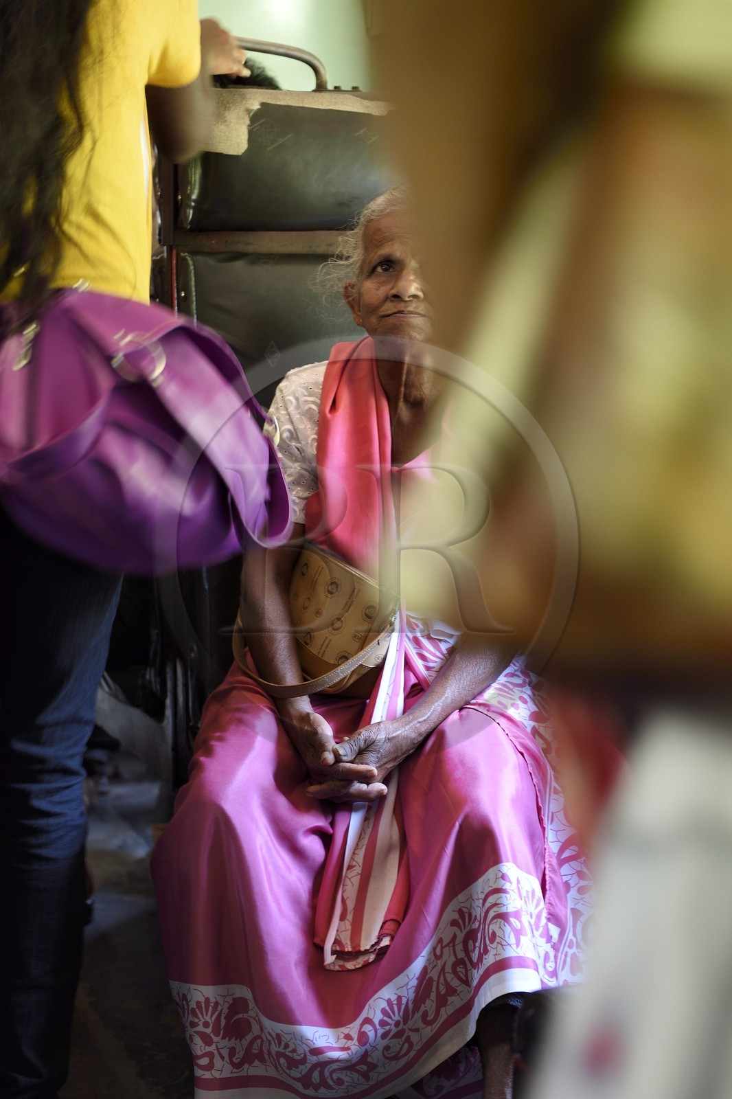 Sri Lanka, Province d'Uva, trajet en train dans la région montagneuse de la culture du thé entre Badulla et Ella