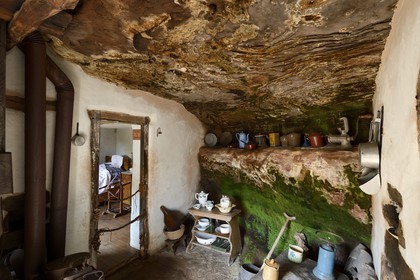 France, Bas-Rhin (67), parc régional des Vosges du nord, Eschbourg, Maisons des Rochers de Graufthal, habitations semi-troglodytiques du XVIIIe siècle et habitées jusqu'en 1958, chambre à coucher
