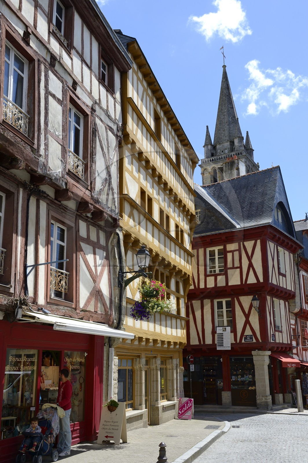 France, Morbihan (56), Golfe du Morbihan, Vannes, maisons à pans de bois rue Emile Burgault aboutissant à la  place Henri IV