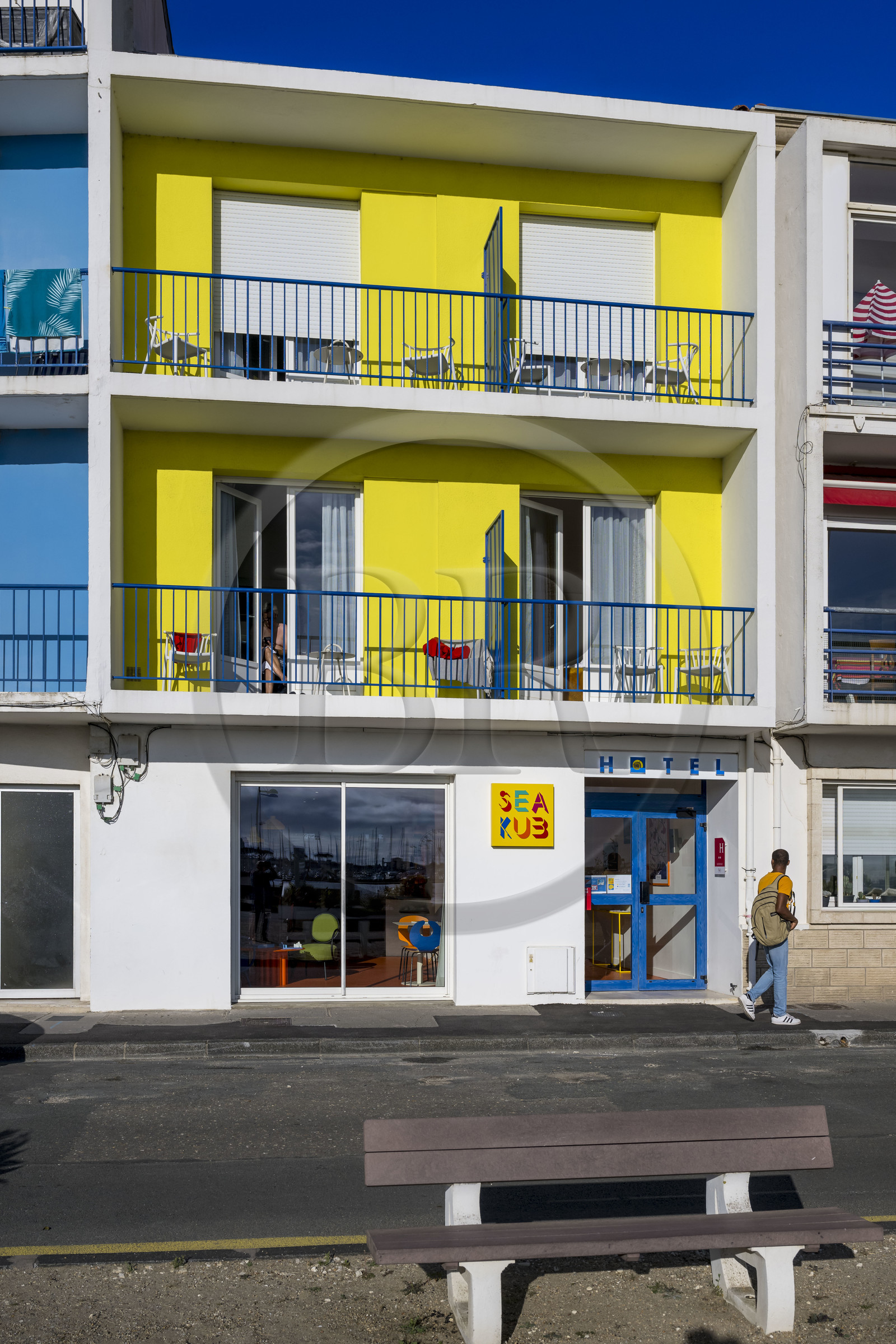 France, Charente-Maritime (17), Royan, le coloré Hotel Seakub à l’architecture des années 50