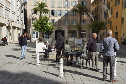 France, Var (83), Toulon, place Raimu, Statue La Partie de Carte de Raimu, Sculpteur Eric de Saint Chaffrey (Musée Grévin), statue inaugurée en janvier 1995