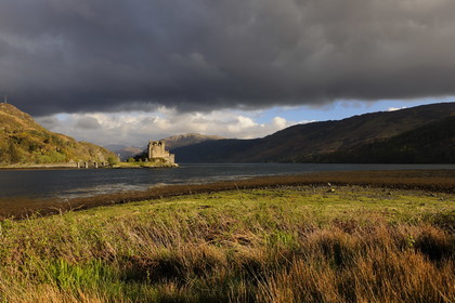 Royaume-Uni, Ecosse, région des Highlands, comté de Ross & Cromarty, Eilean Donan Castle, château à l'entrée du Loch Duich
