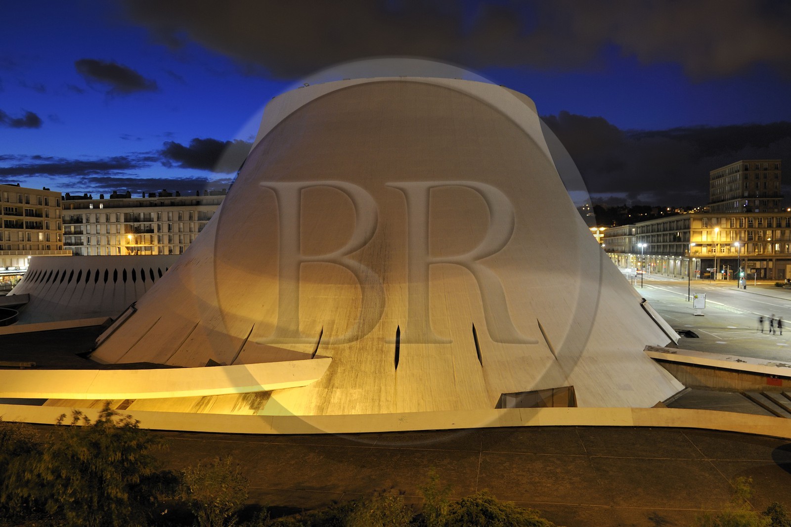 France, Seine-Maritime (76), Le Havre, Centre-ville reconstruit du Havre par Auguste Perret classé Patrimoine Mondial de l'UNESCO, le Volcan réalisé par Oscar Niemeyer et première maison de la culture crée en France