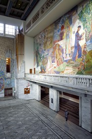 Norway, Oslo, City Hall (Radhuset), Main Hall that hosts the Nobel Peace Prize ceremony, frescoes with motifs from Norwegian history, culture and world of work