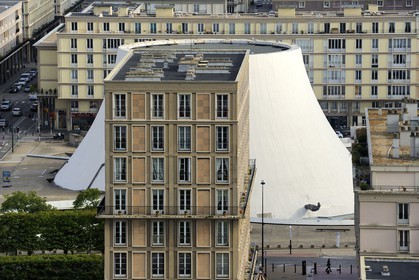 France, Seine-Maritime (76), Le Havre, Centre-ville reconstruit du Havre par Auguste Perret classé Patrimoine Mondial de l'UNESCO, immeubles Perret devant le Volcan réalisé par Oscar Niemeyer et première maison de la culture crée en France
