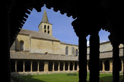 France, Aude (11), abbaye de Saint-Papoul, le cloitre
