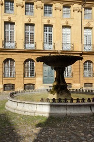France, Bouches-du-Rhône (13), Aix en Provence, fontaine de la place Albertas