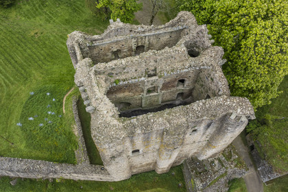 France, Vendée (85), Pouzauges, le chateau du 12ème siècle apporté en dot à Gilles de Rais par sa femme (vue aérienne)