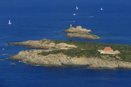 France, Var (83), Iles d'Hyères, parc national de Port Cros, Ile de Porquerolles, le Fort du Grand Langoustier à droite au premier plan et le Fort du Petit Langoustier en arrière plan (vue aérienne)