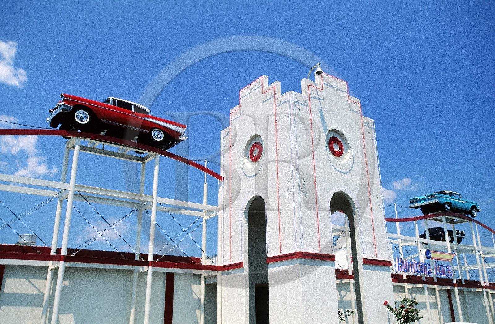 Etats-Unis, Floride, le Panhandle, ville de Destin, voiture des années 1950 en décoration d'une discothèque-bowling