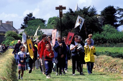 France, Côtes-d'Armor (22), procéssion du pélerinage annuel sur l'île de Saint-Gildas