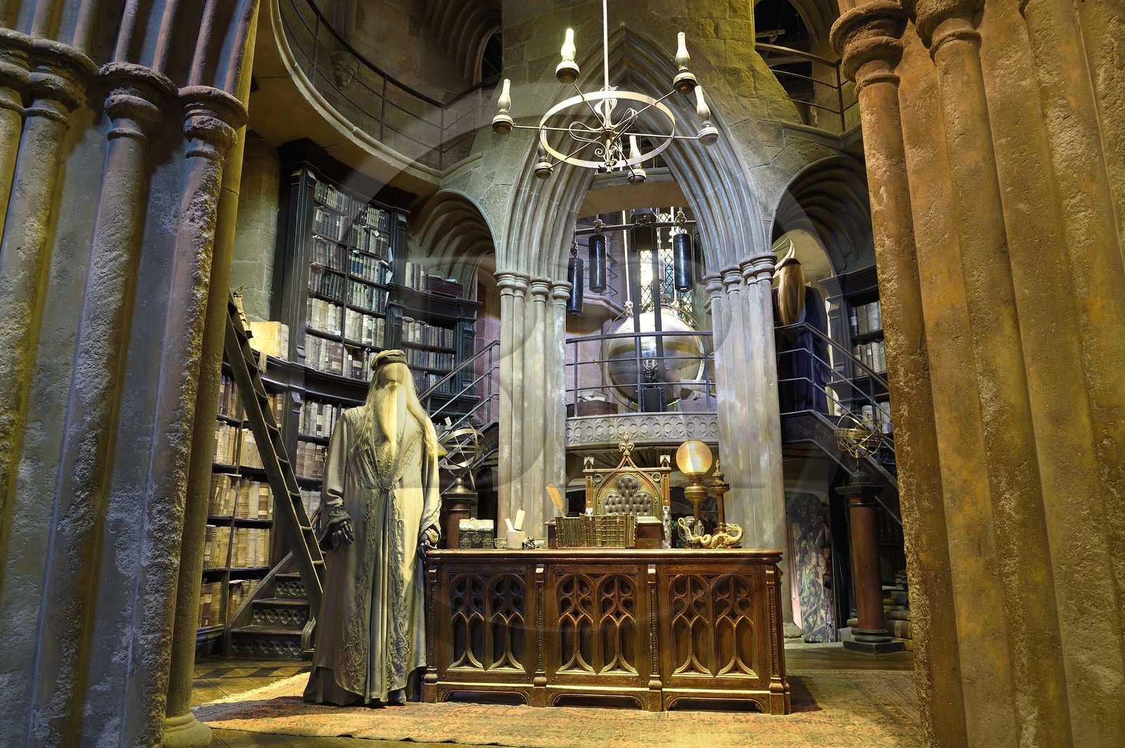 Royaume-Uni, Hertfordshire, Leavesden, Leavesden Film Studios, Harry Potter Studio Tour London, les coulisses du tournage des 8 films de Harry Potter, le bureau de professeur Dumbledore à l'école de Poudlard