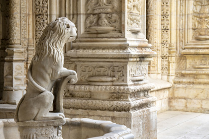 Portugal, Lisbonne, Bélem, Monastere des Hiéronymites (Mosteiro dos Jerónimos), classé Patrimoine Mondial de l'UNESCO, la fontaine du lion dans le cloitre