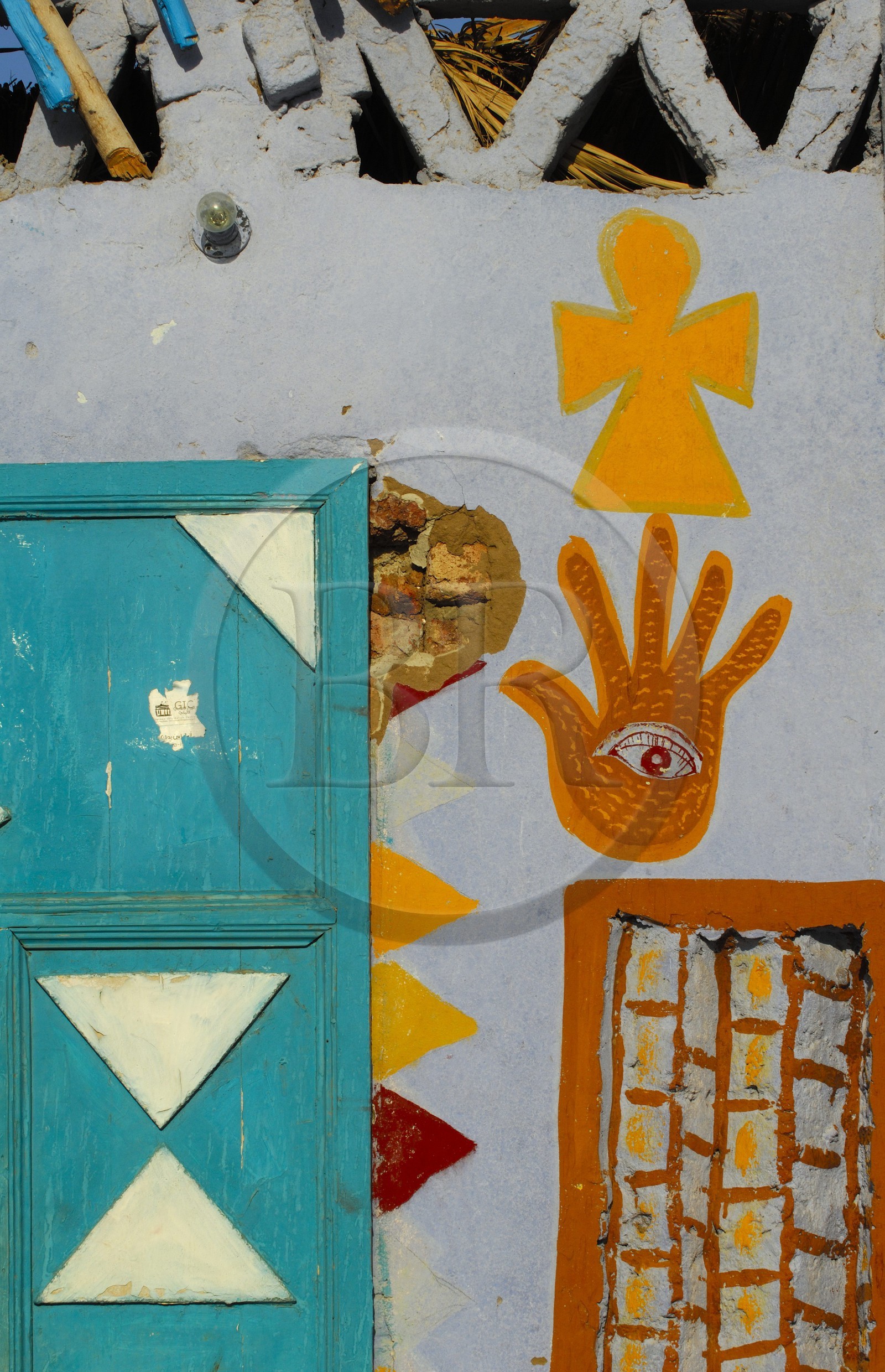 Egypte, Haute Egypte, Nubie, vallée du Nil, Assouan, la rive ouest, maison de village nubien