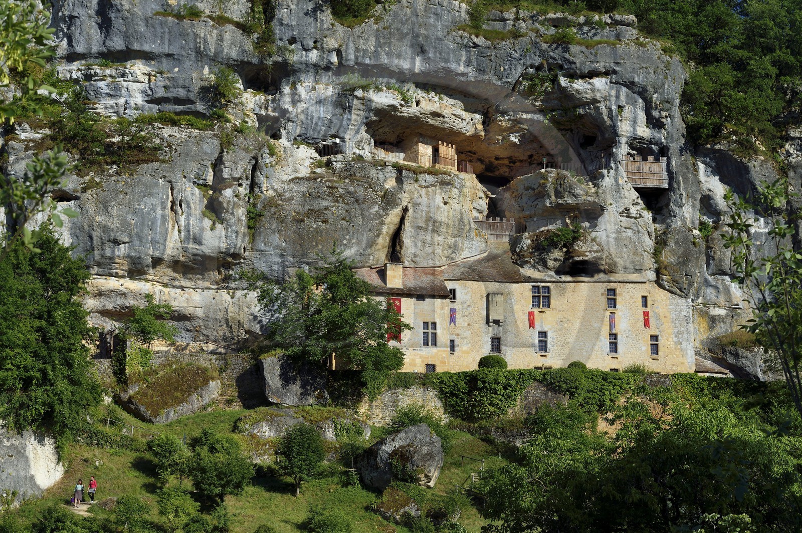 France, Dordogne (24), Périgord Noir, vallée de la Vézère, Tursac, maison fortifiée troglodytique de Reignac du XVIe siècle