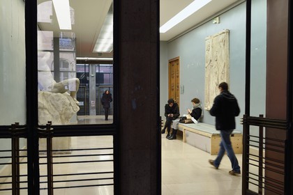 France, Paris (75), quartier de Saint-Germain-des-Prés, Ecole nationale supérieure des Beaux-Arts, dans le hall du batiment Perret