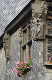 France, Indre et Loire (37), Tours, place Plumereau, maison à l'angle de la rue de la Monnaie