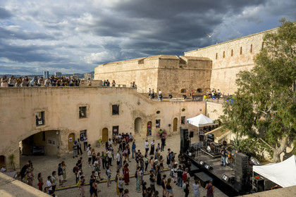 France, Bouches-du-Rhône (13), Marseille, Citadelle de Marseille (Fort Saint-Nicolas, le haut fort appelé fort d’Entrecasteaux), concert dans la partie haute pendant le Au Large Festival