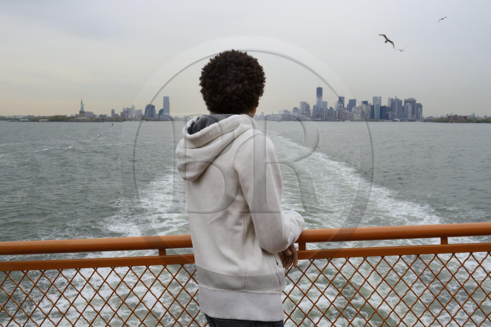 Etats-Unis, New York, pointe Sud de Manhattan, immeubles du Financial District, la Statue de la Liberté et One World Trade Center (1WTC) vu depuis le Staten Island Ferry