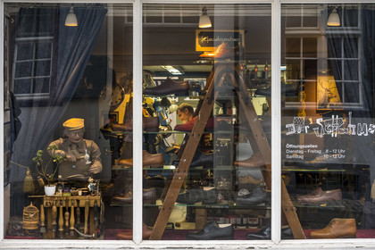 Suisse, Bâle, Vieille ville du Grand Bâle (rive gauche), cordonnier de la rue Heuberg