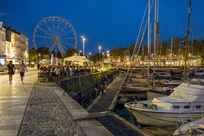 France, Charente-Maritime (17), La Rochelle, le bassin à flot du Vieux-Port