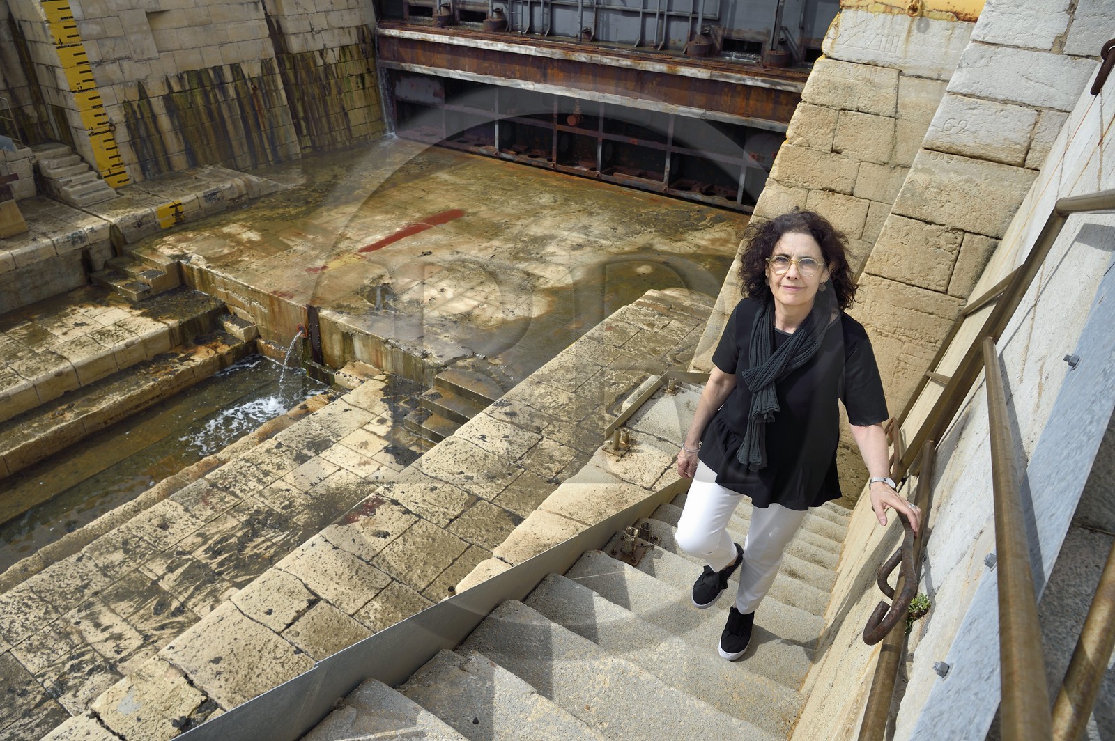 France, Var (83), Toulon, la base navale (Arsenal), darse Vauban, bassin de radoub dit petit bassin Vauban construit selon les plans de l'ingénieur Antoine Groignard, l'administrateur et conservateur du musée national de la Marine Cristina Baron