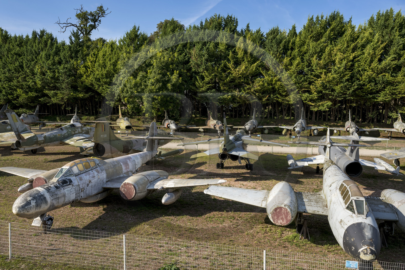 France, Côte-d'Or (21), les climats de Bourgogne classés Patrimoine Mondial de l'UNESCO, Côte de Beaune, Savigny-les-Beaune, le chateau avec les musées et collections avions de chasse, voitures de course Abarth, motos, tracteurs enjambeurs, maquettes, camions de pompiers