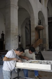 France, Charente-Maritime (17), La Rochelle, restauration de l'église Saint-Sauveur, Samuel Vignaud (Tshirt blanc)