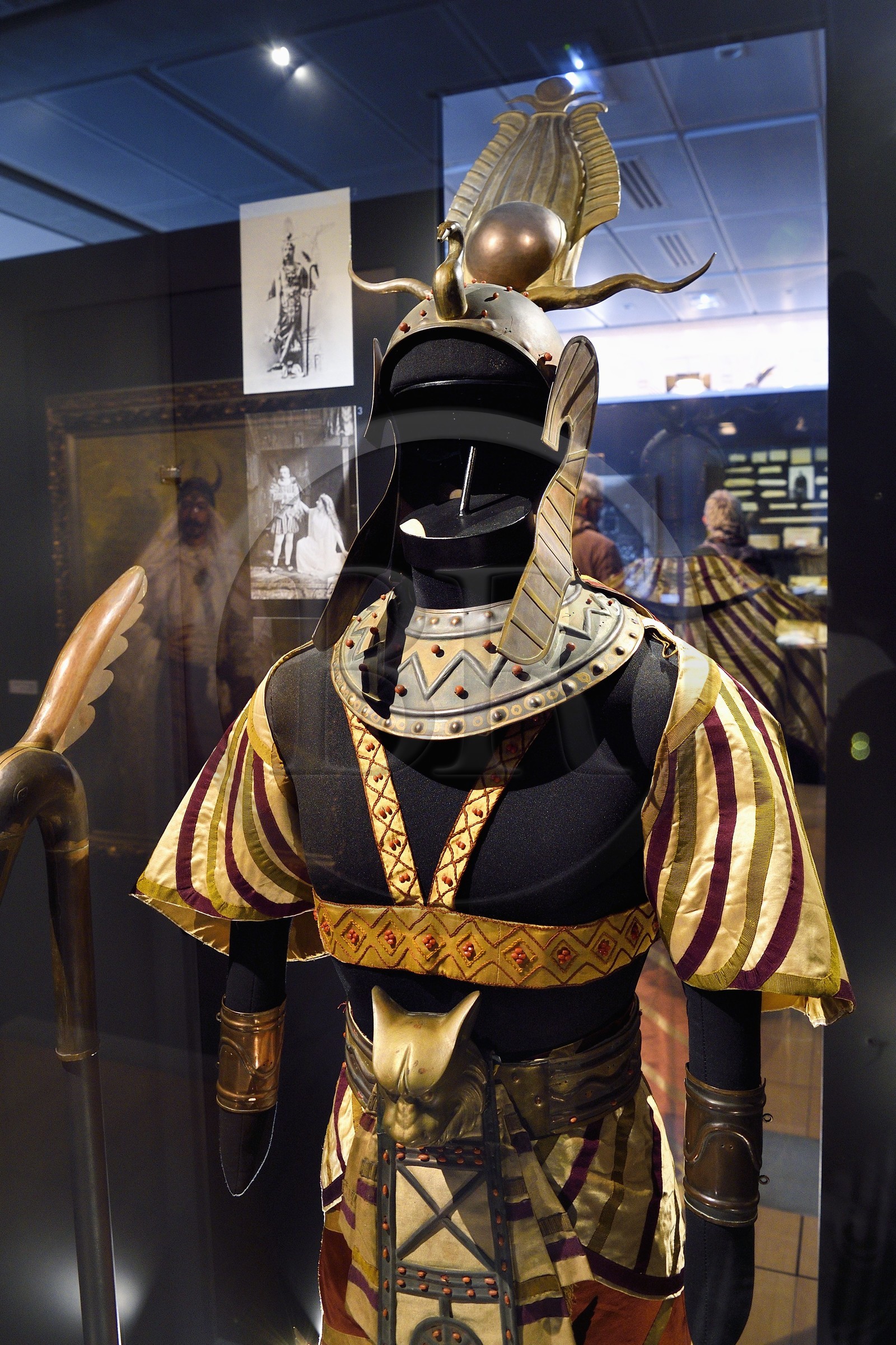 France, Charente-Maritime (17), Rochefort, Musée Hèbre, accoutrements portés par Pierre Loti lors de bal comme ce costume d'Osiris (1887)