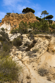 Portugal, Algarve, Olhos de Agua, the red cliffs of Praia da Falésia