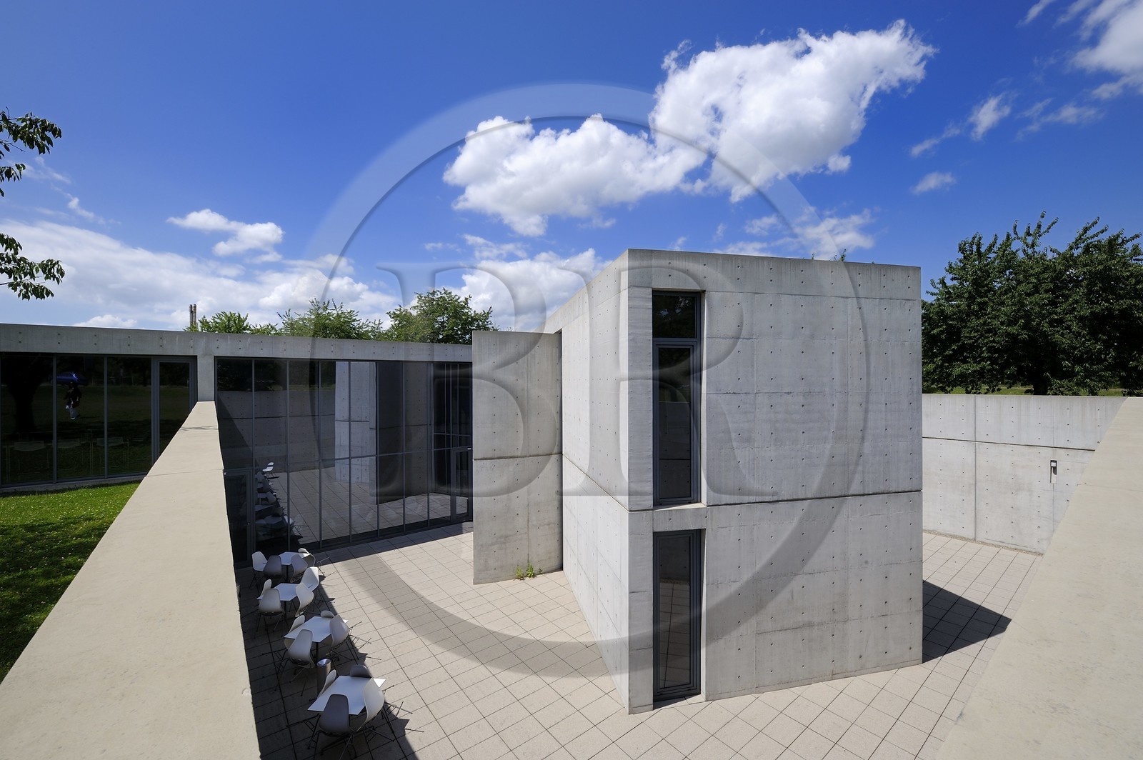 Allemagne, Süd-Baden, Weil am Rhein près de Bâle, Vitra, pavillon de conferences de l'architecte Tadao Ando