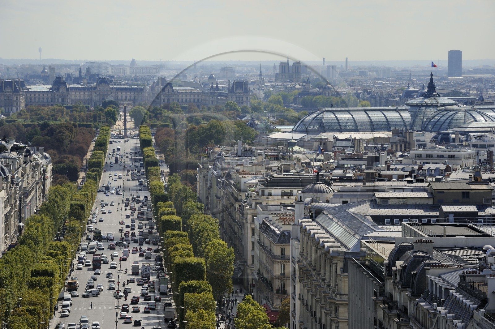 France, Paris (75), l'axe royal de la Concorde à La Défense vu du haut de l'Arc de Triomphe